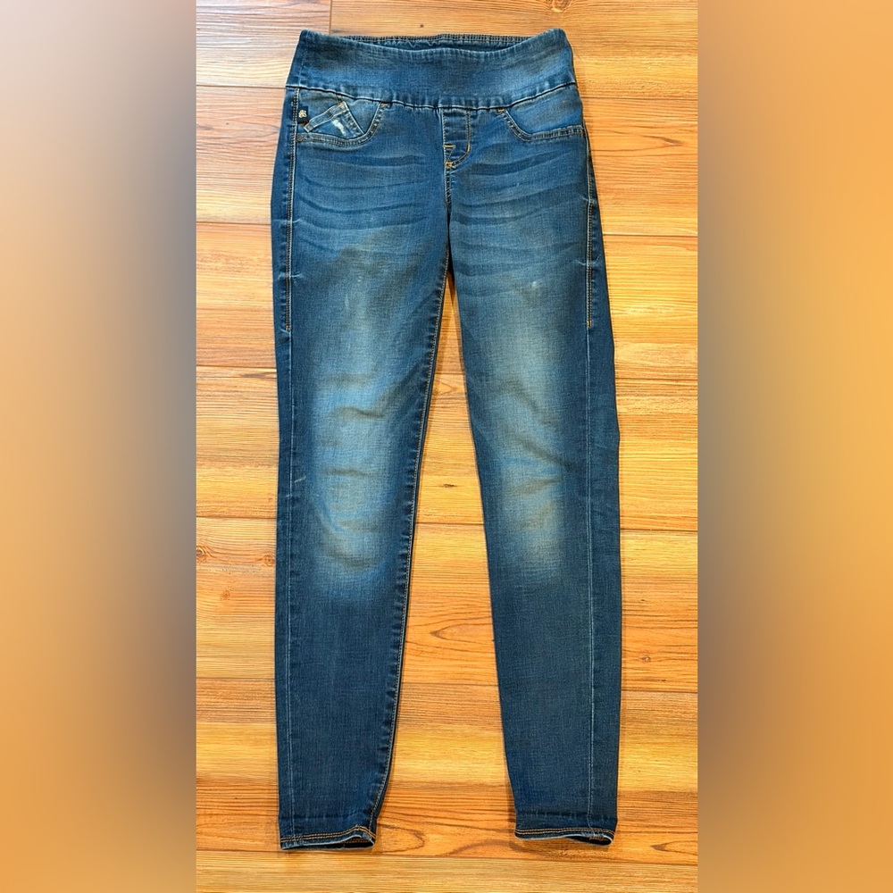 Rock & Republic Size 4 Slimming Denim Fever Pull On Jeans